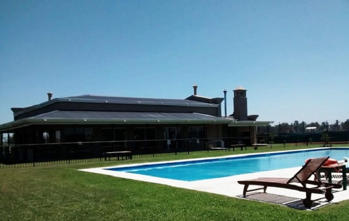 pileta house